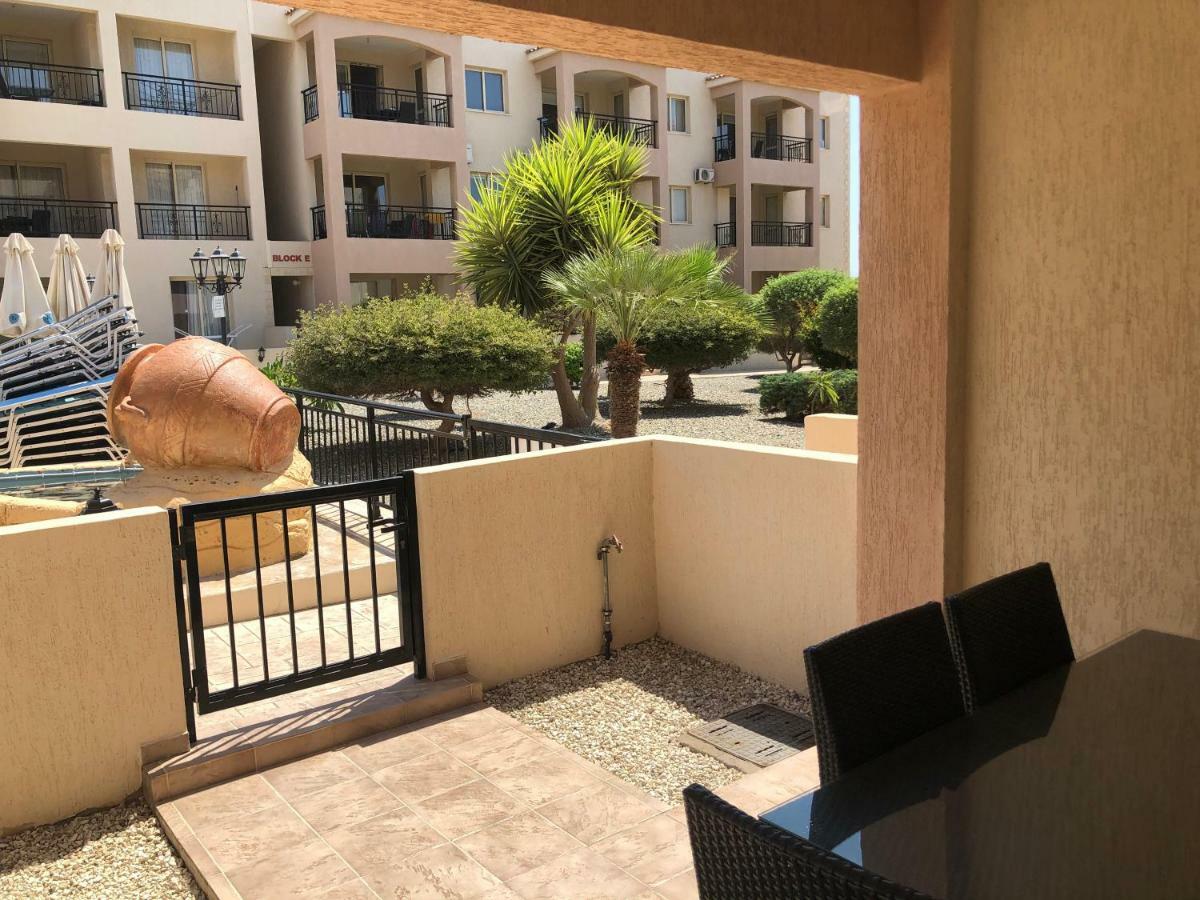 Royal Seacrest Apartment Paphos Exterior foto